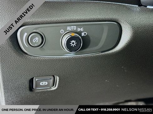 Used 2022 Chevrolet Blazer LT w/ Sound & Technology Package AWD/4WD image 10