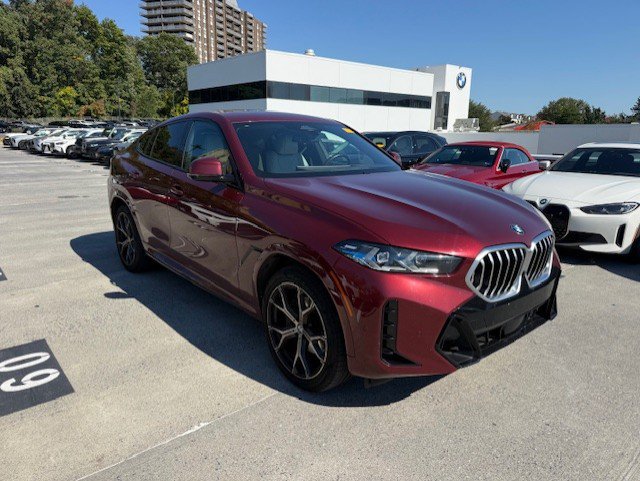 Used 2024 BMW X6 xDrive40i w/ Parking Assistance Package AWD/4WD image 2