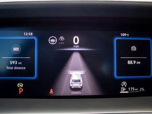 Certified 2025 Volkswagen Tiguan SE image 36