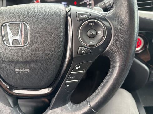 Used 2018 Honda Pilot Touring image 15