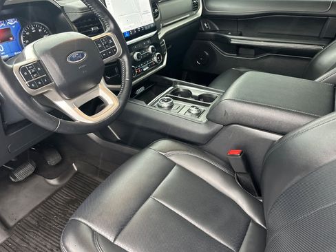 Certified 2024 Ford Expedition XLT image 11