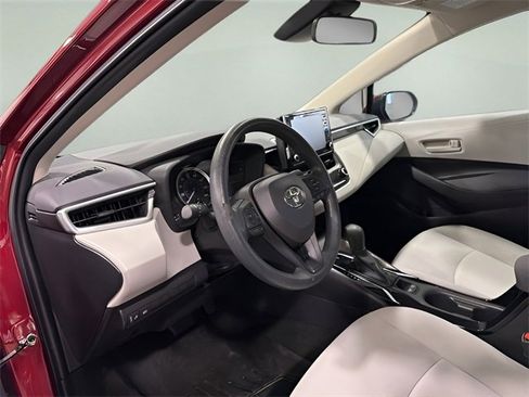 Used 2022 Toyota Corolla LE image 10