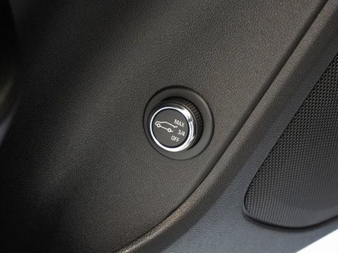 Used 2022 Chevrolet Blazer RS FWD image 17