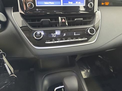 Used 2021 Toyota Corolla LE image 25