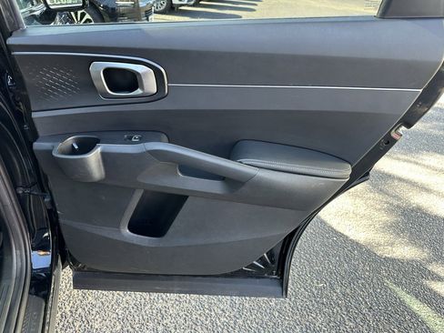 Used 2025 Kia Sorento S w/ Panoramic Sunroof Package image 21