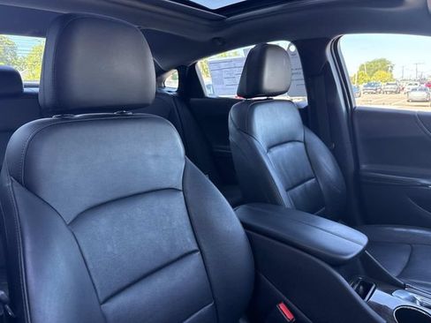 Used 2018 Chevrolet Malibu Premier w/ Premier Sun and Wheel Package FWD image 54
