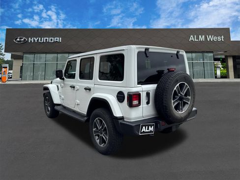 Used 2023 Jeep Wrangler Unlimited Sahara w/ Cold Weather Group AWD/4WD image 7