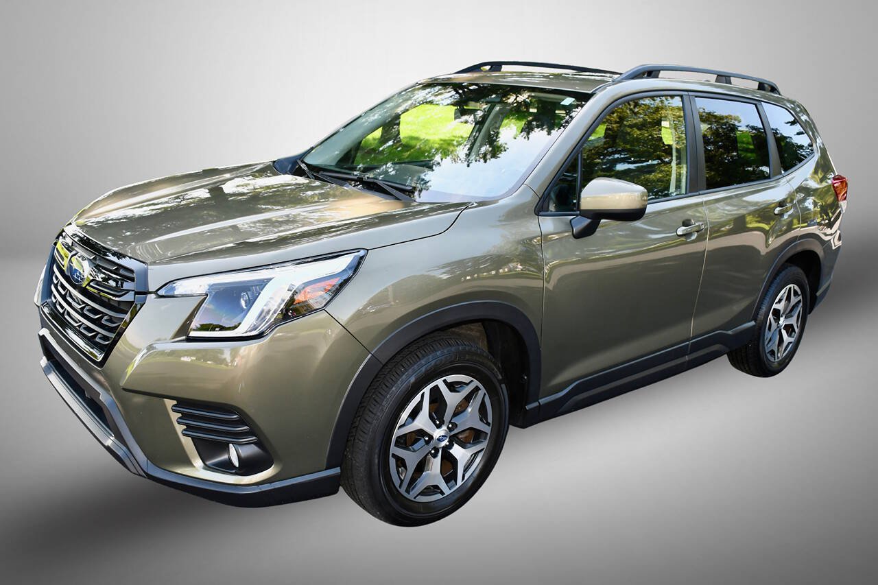 Used 2023 Subaru Forester Premium AWD/4WD image 3