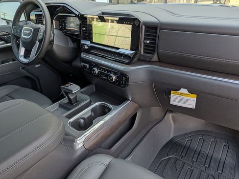 New 2026 GMC Sierra 1500 SLT image 32