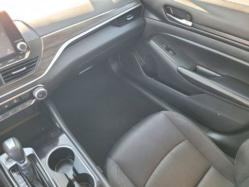 Used 2024 Nissan Altima 2.5 SV FWD image 10