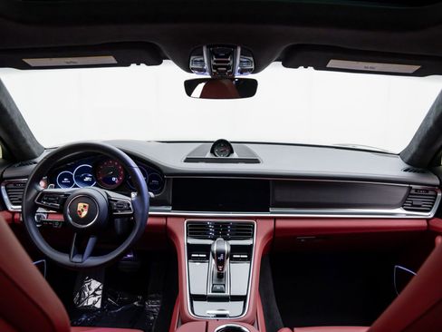 Certified 2023 Porsche Panamera Platinum Edition image 11