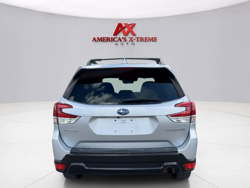Used 2020 Subaru Forester Premium AWD/4WD image 5