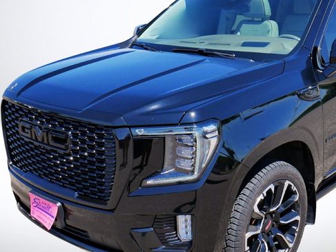 Used 2023 GMC Yukon XL Denali image 9
