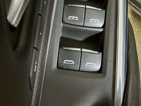Used 2023 Cadillac XT4 Premium Luxury FWD image 19