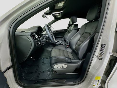 Certified 2023 Porsche Macan AWD/4WD image 5