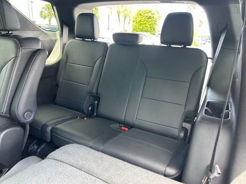 Used 2025 Chevrolet Traverse LT AWD/4WD image 16