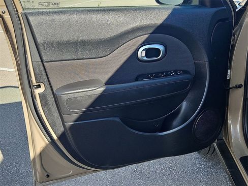 Used 2015 Kia Soul + image 18