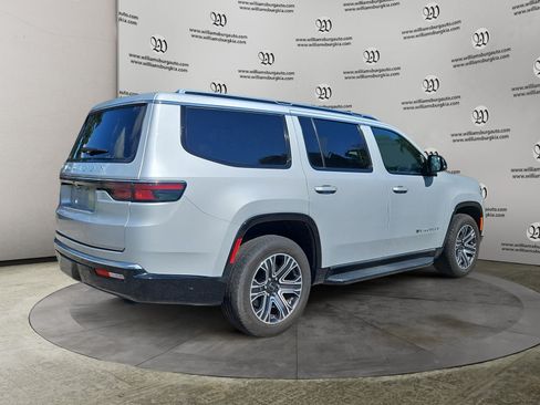 Used 2025 Jeep Wagoneer Series II AWD/4WD image 5