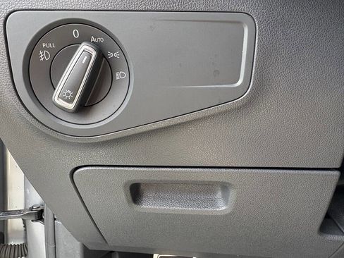 Used 2019 Volkswagen Tiguan S image 15