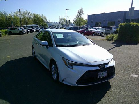 Used 2024 Toyota Corolla LE FWD image 7