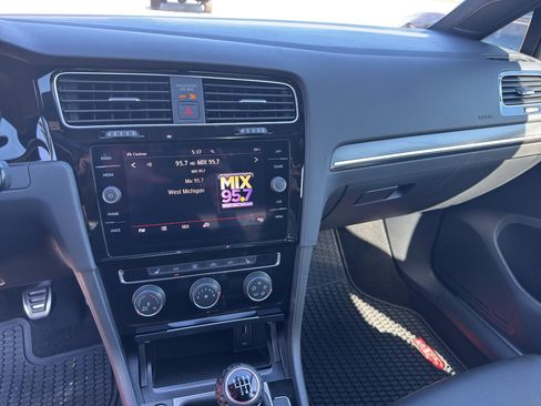 Used 2019 Volkswagen GTI SE FWD image 20