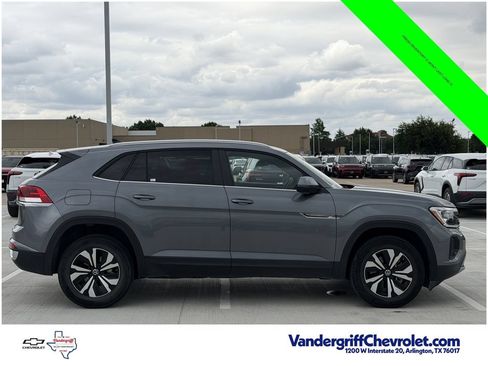 Used 2024 Volkswagen Atlas Cross Sport SE FWD image 3