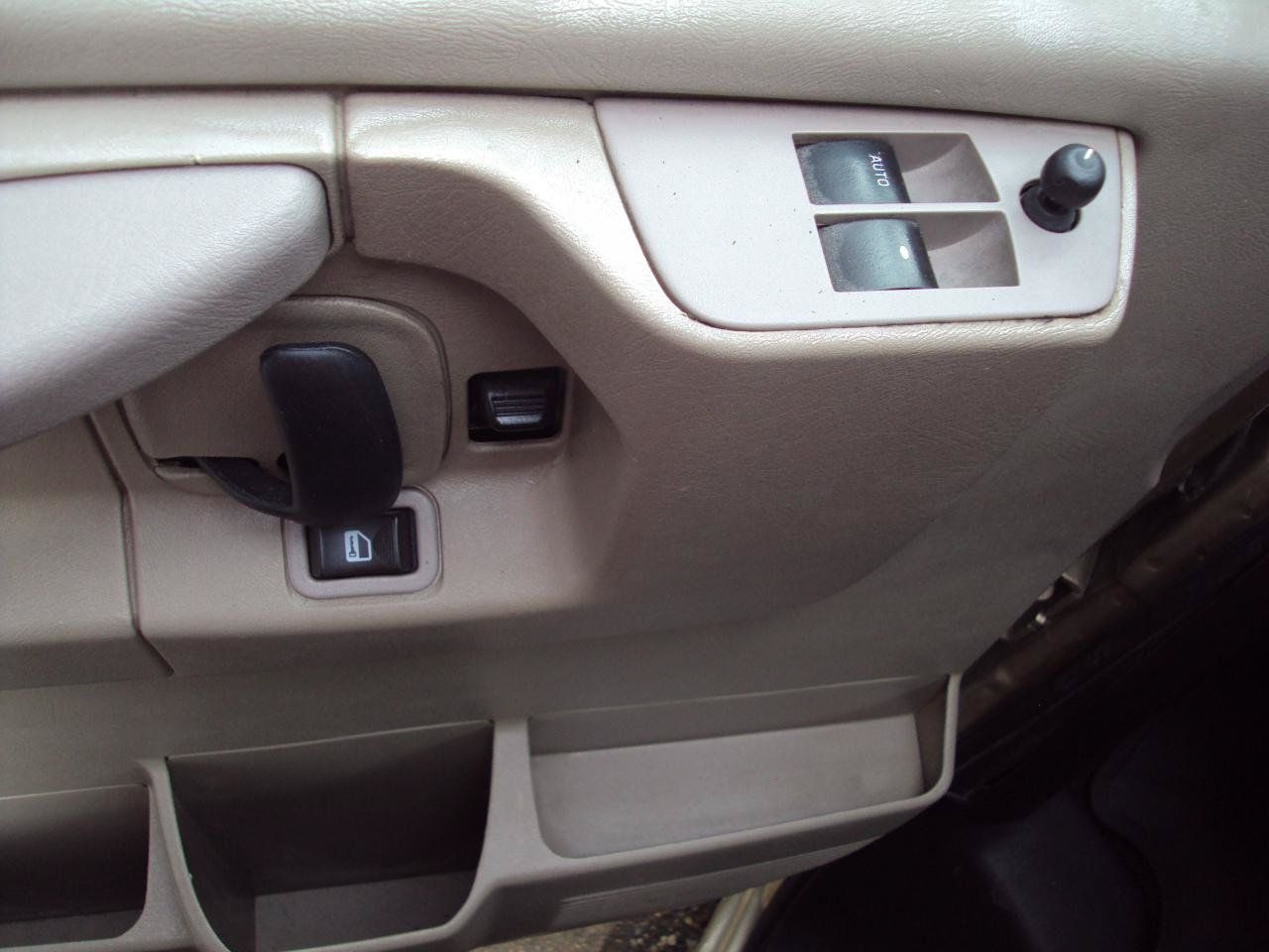 Used 2011 Chevrolet Express 1500 LT w/ LT Preferred Equipment Group AWD/4WD image 19