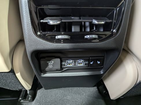 New 2025 Jeep Grand Cherokee Limited w/ Luxury Tech Group II image 12