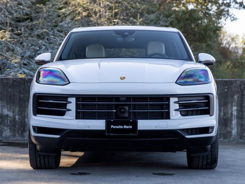 Certified 2025 Porsche Cayenne image 8