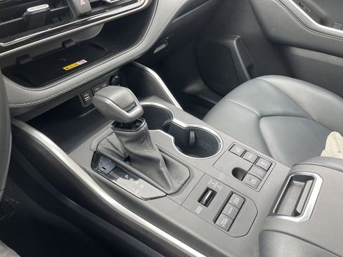 Used 2023 Toyota Highlander XLE image 20