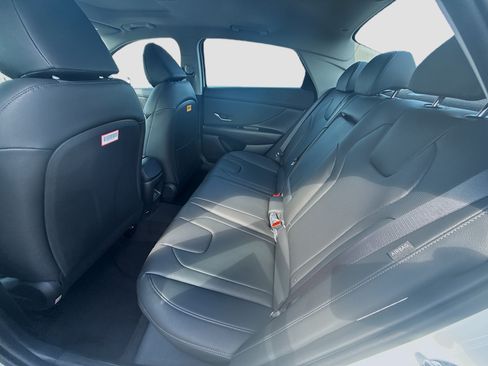 New 2026 Hyundai Elantra Limited FWD image 17