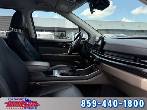 Used 2025 Kia Carnival FWD image 37