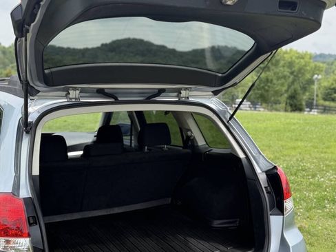 Used 2013 Subaru Outback 2.5i Premium w/ All-Weather Pkg AWD/4WD image 18