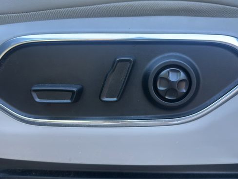 Used 2023 Jeep Wagoneer Series III w/ Premium Group I image 13