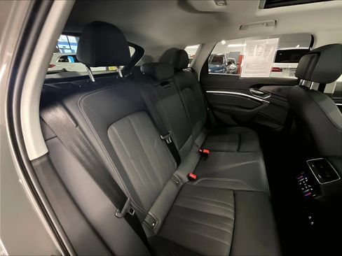 Certified 2024 Audi Q8 e-tron Premium Plus AWD/4WD image 28