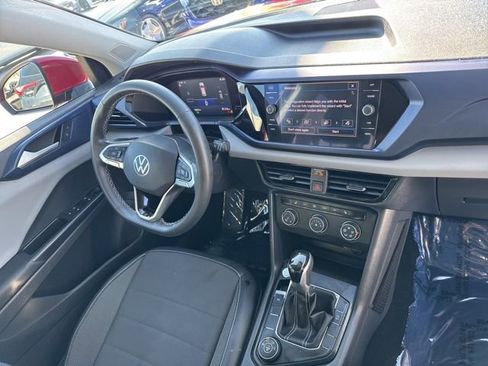 Used 2022 Volkswagen Taos SE w/ Panoramic Sunroof Package image 12