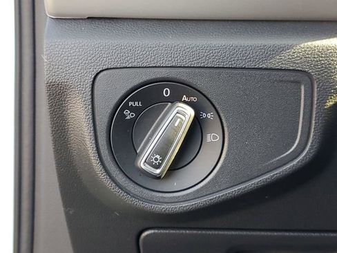 Used 2022 Volkswagen Atlas SEL Premium image 18