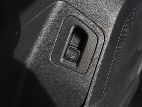 Used 2022 Volkswagen Atlas SE w/ Black Wheel Package image 9