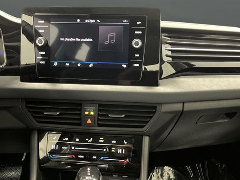 Used 2025 Volkswagen Jetta SE image 9