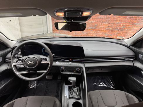 Used 2024 Hyundai Elantra SEL FWD image 11