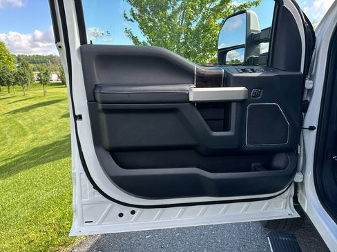 Used 2022 Ford F250 Lariat w/ Lariat Ultimate Package AWD/4WD image 25
