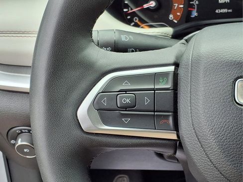 Used 2025 Jeep Compass Limited AWD/4WD image 16