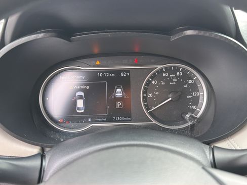 Used 2020 Nissan Versa SV FWD image 17