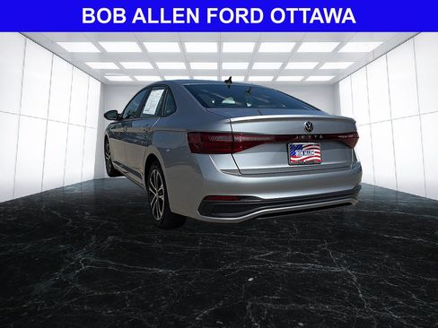Used 2025 Volkswagen Jetta Sport FWD image 3
