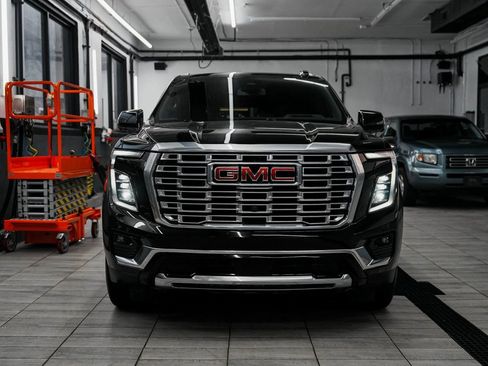 Used 2025 GMC Yukon XL Denali image 2
