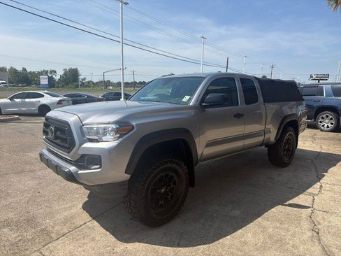 Used 2020 Toyota Tacoma SR w/ SX Package RWD image 10