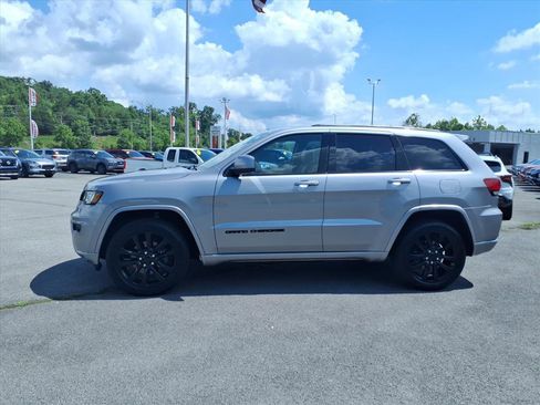 Used 2019 Jeep Grand Cherokee Altitude AWD/4WD image 2