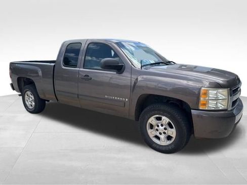 Used 2007 Chevrolet Silverado 1500 LT w/ 1LT Convenience Package RWD image 10
