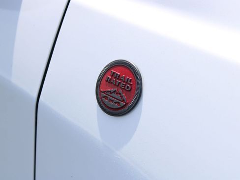 Used 2025 Jeep Compass Trailhawk AWD/4WD image 12