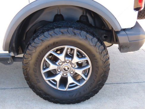 Used 2023 Ford Bronco Badlands image 15